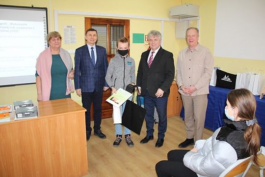 Nagrodzono laureatów konkursu PCE - „Każdy budować 41653