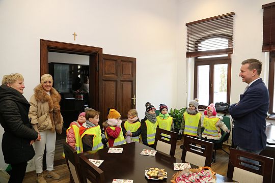 Świąteczna wizyta przedszkolaków w ratuszu 46850