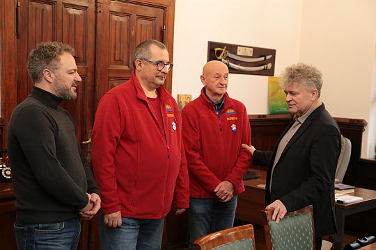 Lęborscy przewodnicy turystyczni uhonorowani 53574