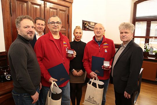 Lęborscy przewodnicy turystyczni uhonorowani 53577