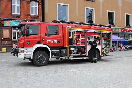 Radosny festyn z okazji Dnia Dziecka na Placu 55098