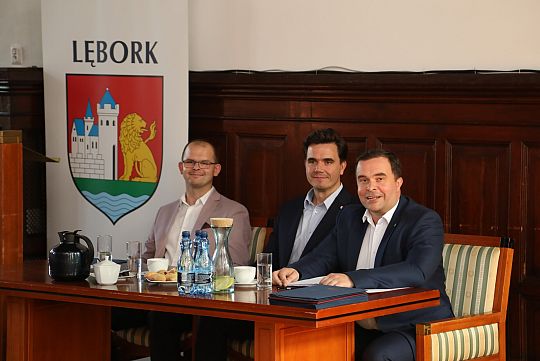 Spotkanie w ratuszu ws. nowego roku szkolnego i 57034