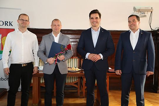 Spotkanie w ratuszu ws. nowego roku szkolnego i 57041