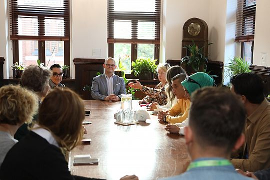 Nauczyciele z Włoch i Turcji z wizytą w ratuszu 58107