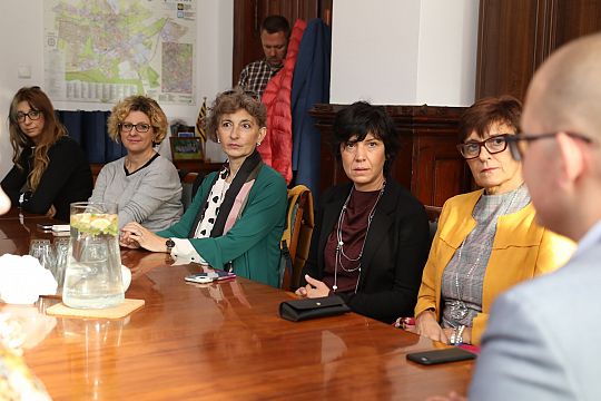 Nauczyciele z Włoch i Turcji z wizytą w ratuszu 58109