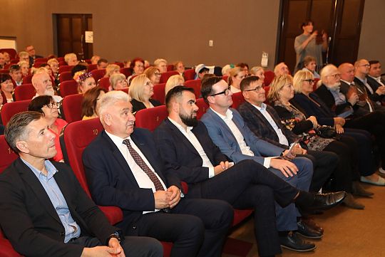 Seniorki i seniorzy na Powiatowym Forum 58174