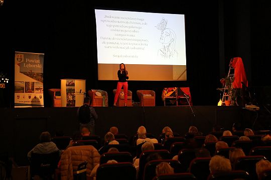 Seniorki i seniorzy na Powiatowym Forum 58175