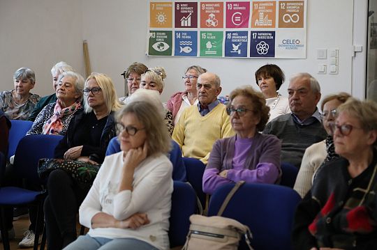 Warsztaty edukacyjne dla seniorów w klubie 58205