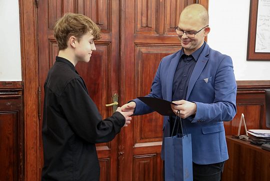 Burmistrz pogratulował braciom, którzy uratowali 60404