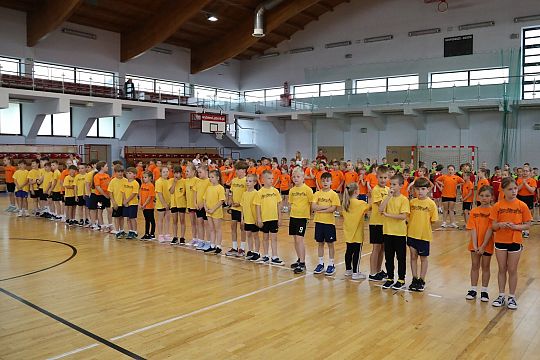 „Kto z nas lepiej i prędzej” – sportowa zabawa 63232