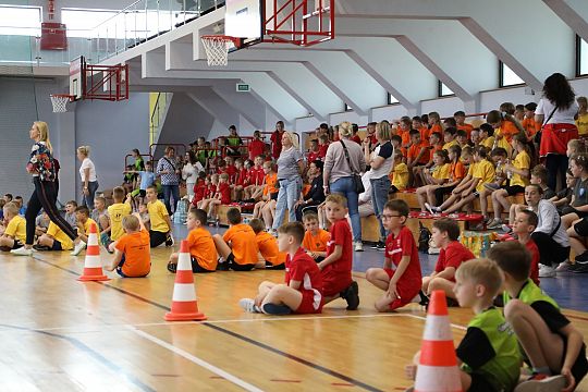 „Kto z nas lepiej i prędzej” – sportowa zabawa 63247