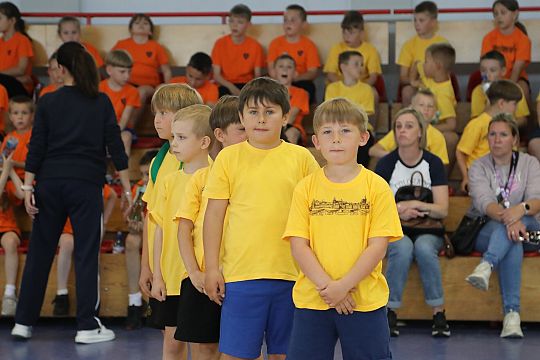 „Kto z nas lepiej i prędzej” – sportowa zabawa 63256