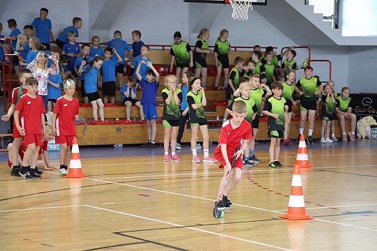 „Kto z nas lepiej i prędzej” – sportowa zabawa 63258