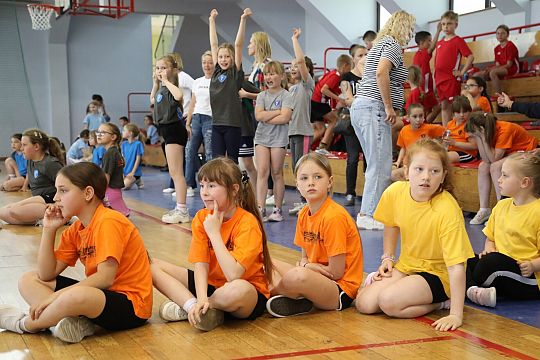 „Kto z nas lepiej i prędzej” – sportowa zabawa 63262