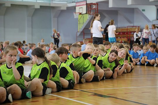„Kto z nas lepiej i prędzej” – sportowa zabawa 63263
