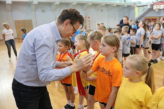 „Kto z nas lepiej i prędzej” – sportowa zabawa 63269