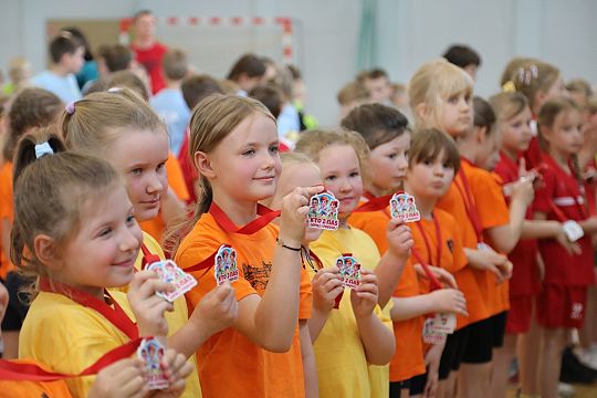 „Kto z nas lepiej i prędzej” – sportowa zabawa 63270