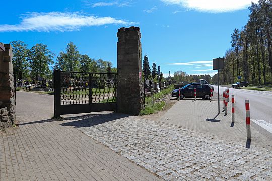 Chodnik przy cmentarzu coraz bliżej – dbamy o 63927