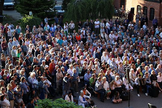 Letnie Granie ponownie na dziedzińcu ratusza – 65080