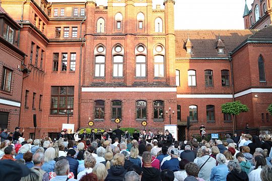 Letnie Granie ponownie na dziedzińcu ratusza – 65096