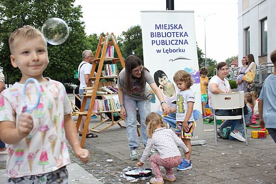 Letnie czwartki z książką i… niespodzianką! 66253