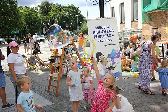 Letnie czwartki z książką i… niespodzianką! 66255