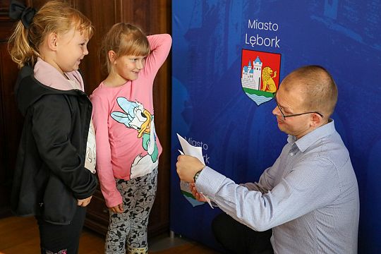 Przedszkolaki z „Baśniowego” odwiedziły Burmistrza 67093