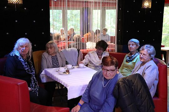 Seniorzy świętowali w restauracji „Różana” 68015