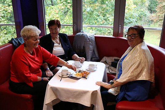 Seniorzy świętowali w restauracji „Różana” 68020