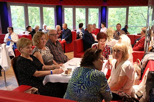 Seniorzy świętowali w restauracji „Różana” 68021