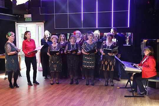 Seniorzy świętowali w restauracji „Różana” 68024