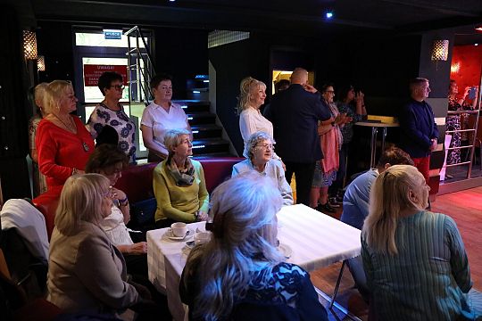 Seniorzy świętowali w restauracji „Różana” 68025