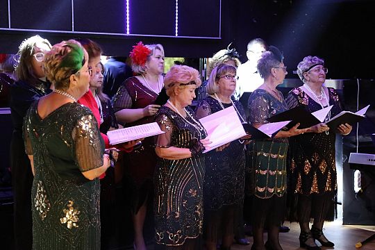 Seniorzy świętowali w restauracji „Różana” 68028