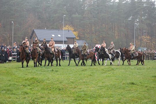 Lębork uczcił niepodległość widowiskiem o „Hubalu” 68811