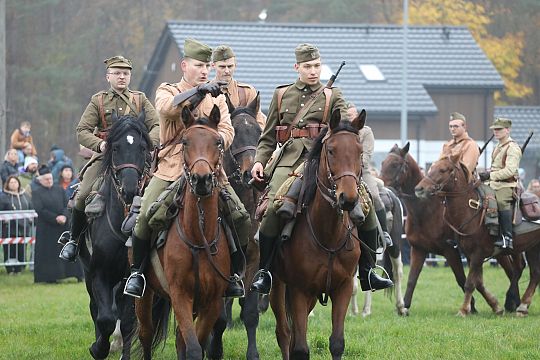 Lębork uczcił niepodległość widowiskiem o „Hubalu” 68812