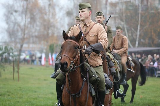 Lębork uczcił niepodległość widowiskiem o „Hubalu” 68813