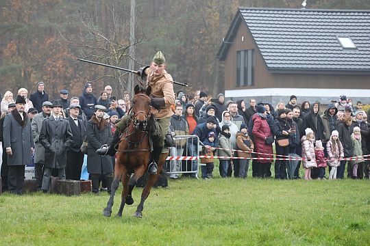 Lębork uczcił niepodległość widowiskiem o „Hubalu” 68818