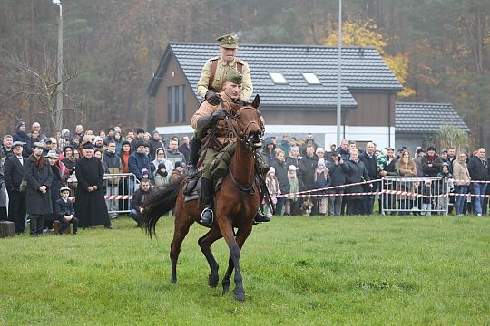 Lębork uczcił niepodległość widowiskiem o „Hubalu” 68819