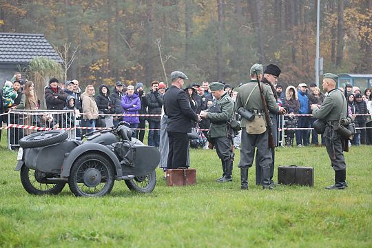 Lębork uczcił niepodległość widowiskiem o „Hubalu” 68821
