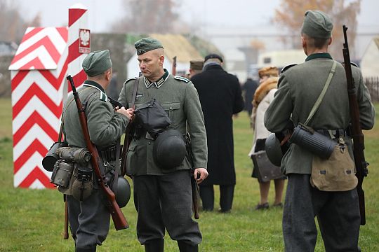 Lębork uczcił niepodległość widowiskiem o „Hubalu” 68823