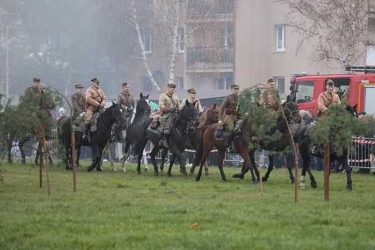 Lębork uczcił niepodległość widowiskiem o „Hubalu” 68830