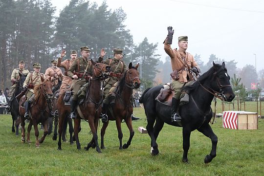 Lębork uczcił niepodległość widowiskiem o „Hubalu” 68838