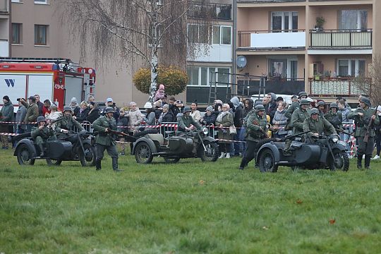 Lębork uczcił niepodległość widowiskiem o „Hubalu” 68839