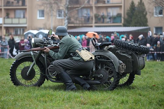 Lębork uczcił niepodległość widowiskiem o „Hubalu” 68843
