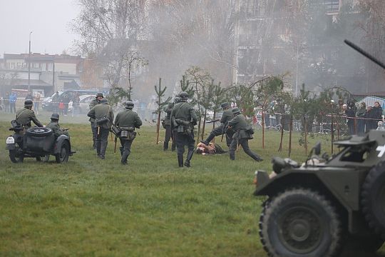 Lębork uczcił niepodległość widowiskiem o „Hubalu” 68849
