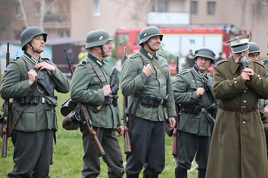 Lębork uczcił niepodległość widowiskiem o „Hubalu” 68857