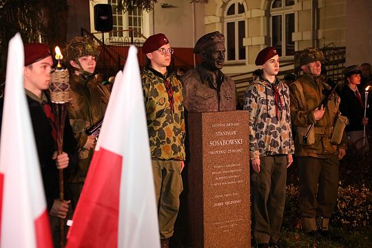 Capstrzyk z harcerzami z okazji Święta 68909