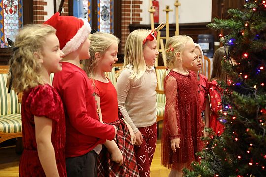 Małe rączki, wielka magia – choinka w Ratuszu 69956