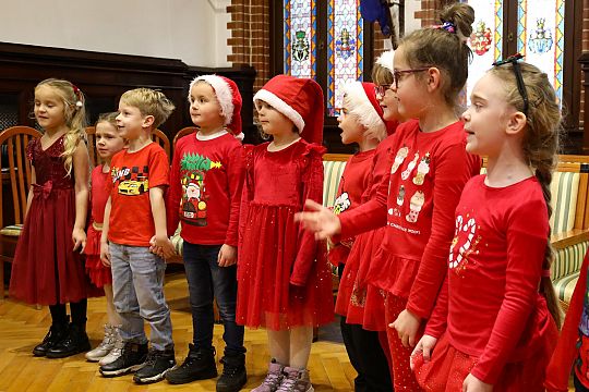 Małe rączki, wielka magia – choinka w Ratuszu 69955