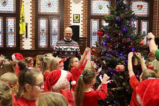 Małe rączki, wielka magia – choinka w Ratuszu 69961